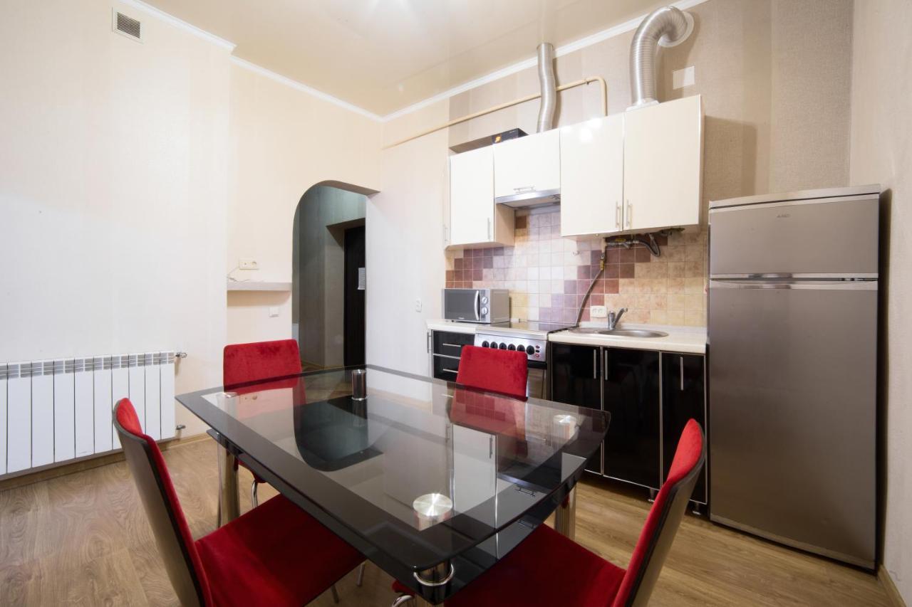 Apartment On Virmenska 3, With 2 Separate Bedrooms Leopoli Esterno foto