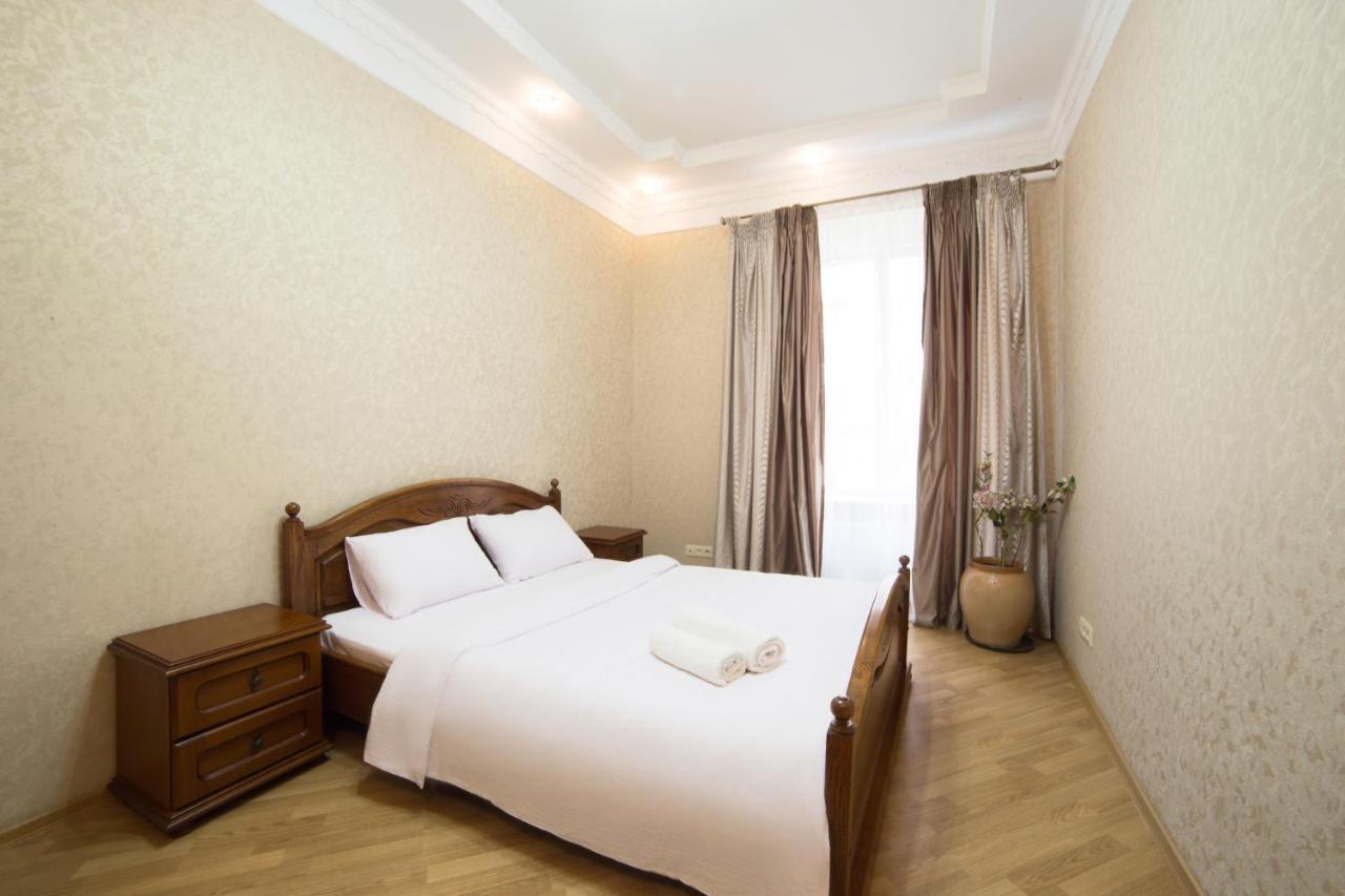Apartment On Virmenska 3, With 2 Separate Bedrooms Leopoli Esterno foto