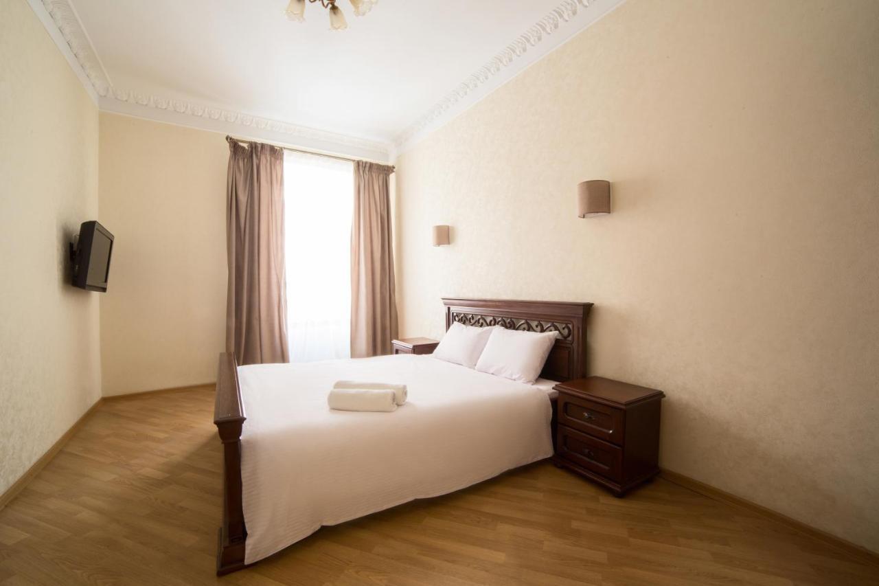 Apartment On Virmenska 3, With 2 Separate Bedrooms Leopoli Esterno foto